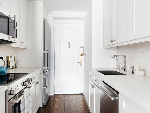 5th image of 25 Tudor City Pl Unit 1010/1011