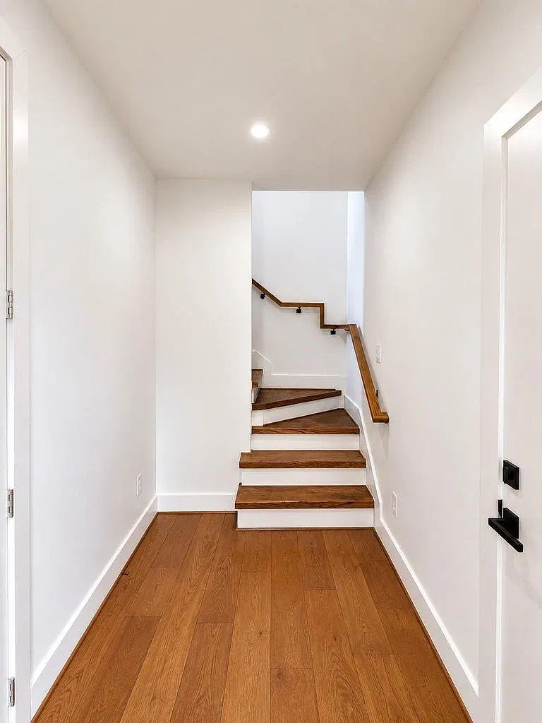 3 bed, 3.5 bath, 2028 sqft, $2,750 — Photo 2