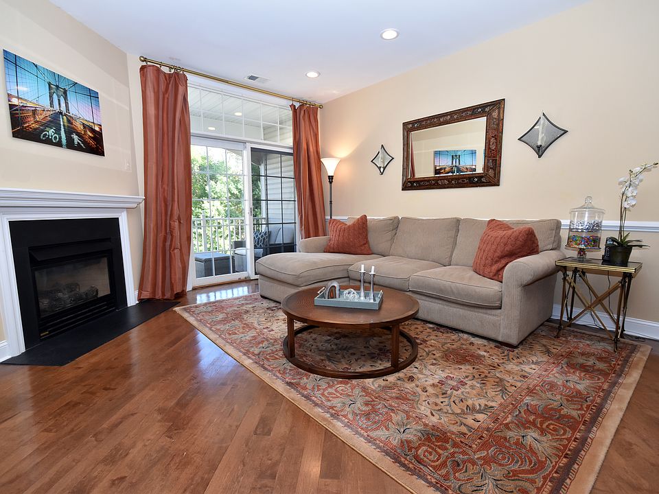 1st image of 307 Kensington Ln