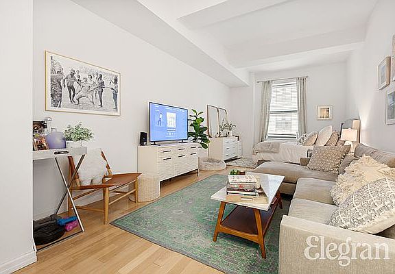 2nd image of 99 John St APT 917