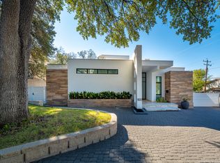 100 Canterbury Hill, Terrell Hills, TX 78209