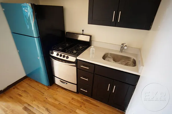 Rented by EXR | media 28