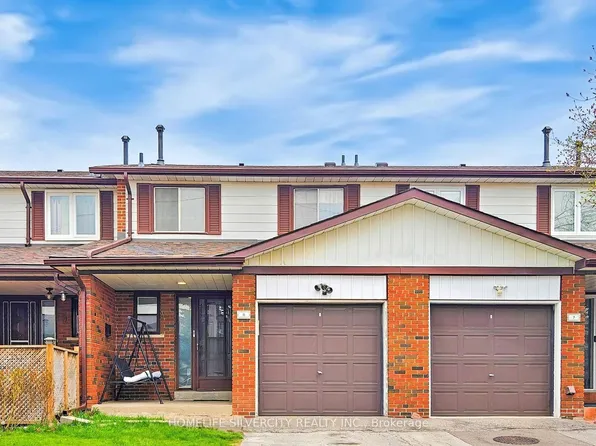 7033 Netherbrae Rd #8, Mississauga, ON L4T 2W2