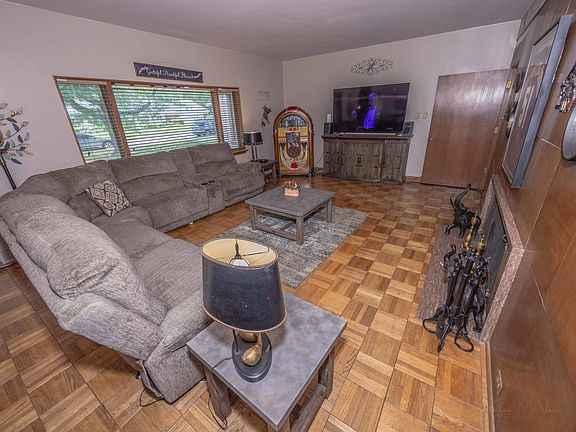 4th image of 901 Sherwood Pl