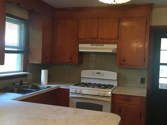 3rd image of 120 Idlebrook Dr