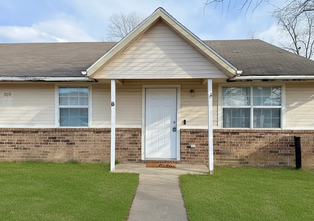 2 bed, 924 sqft, $1,500 — Photo 1