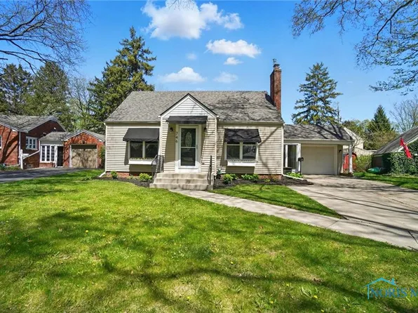 746 E Carisbrook Dr, Maumee, OH 43537