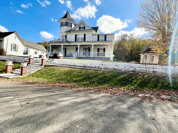 315 W Spring St, Oliver Springs, TN 37840