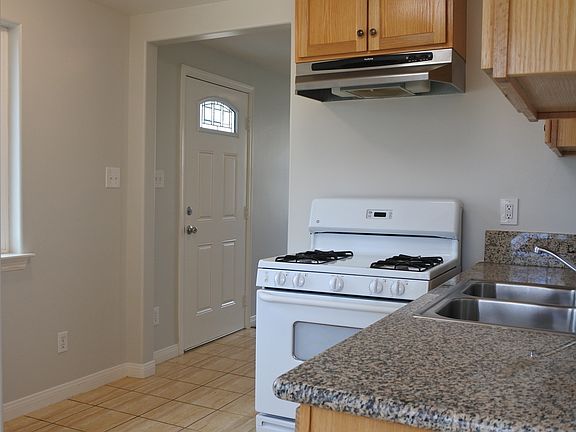 4th image of 1056 W Newgrove St