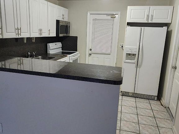 5th image of 3111 NE 11th Ave