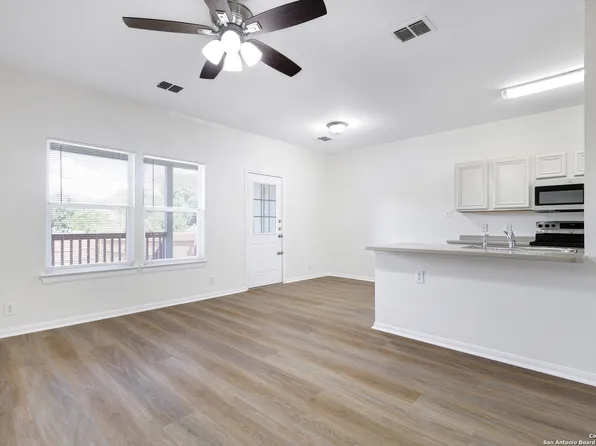 4005 ST CHARLES BAY #4005, San Antonio, TX 78229