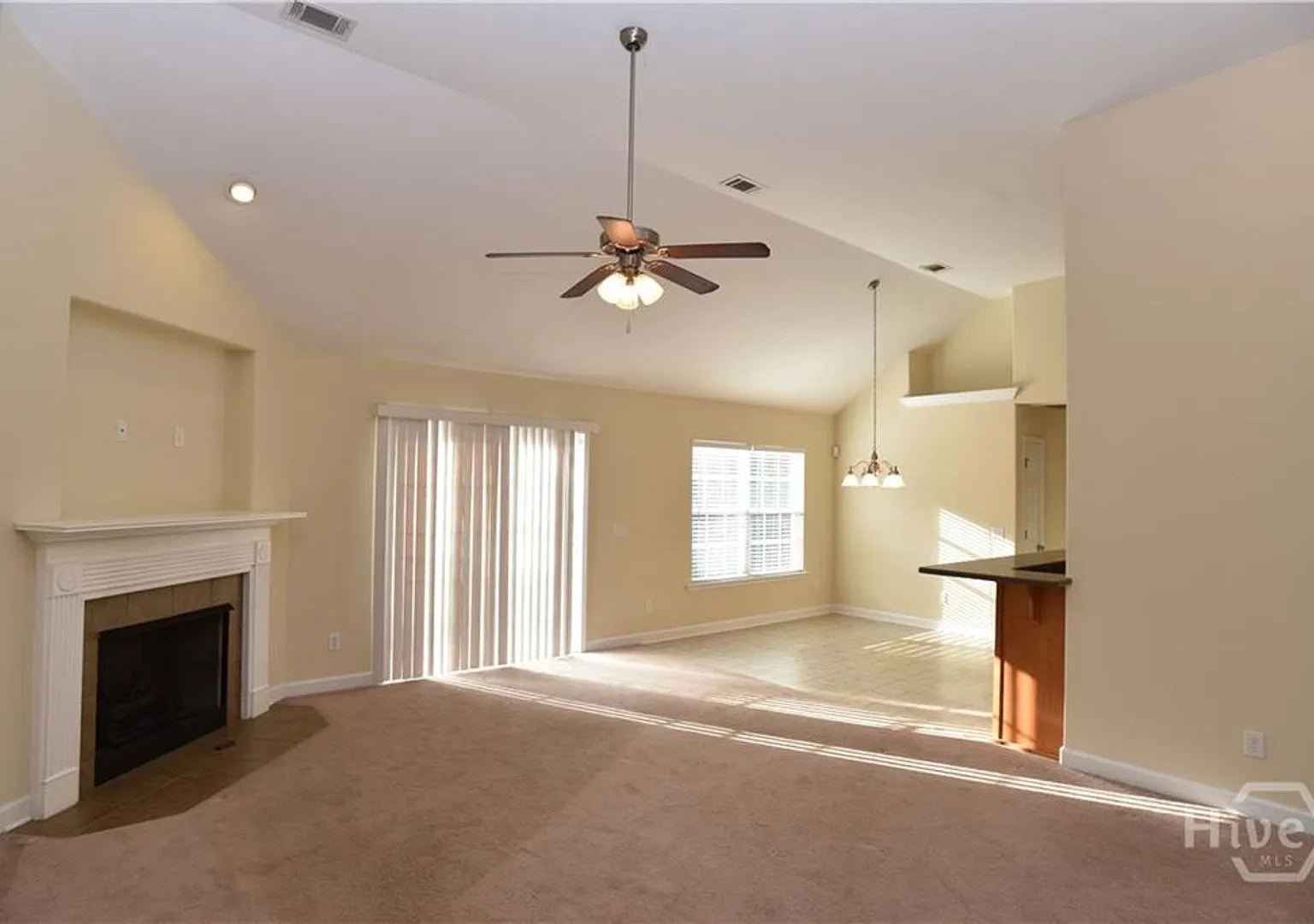 34 Sand Spur- 5 bedrooms and 3 bathrooms located in Richmond Place, Richmond Hill, GA!! — Photo 2