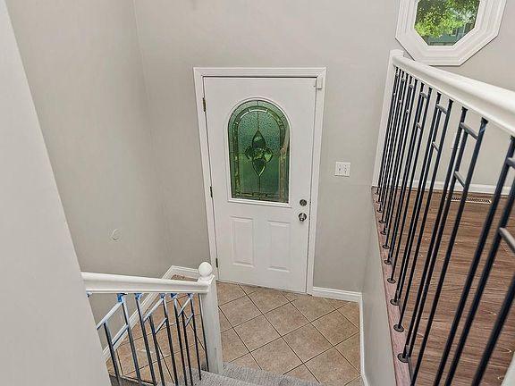 3rd image of 401 SE Mount Vernon Dr
