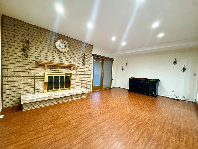 2868 Groves Dr — Photo 34
