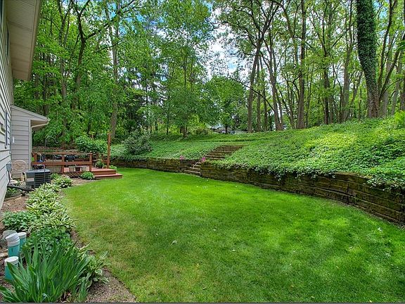 3rd image of 376 Apple Hill Dr