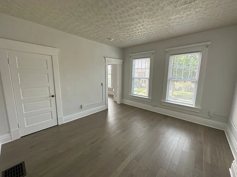 41 E 17th Ave — Photo 7