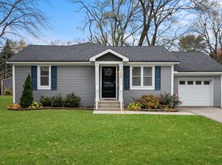 7124 Crest Rd, Darien, IL 60561