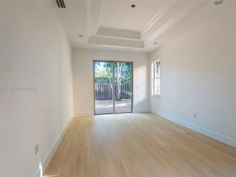 11213 NW 71st Ter — Photo 5