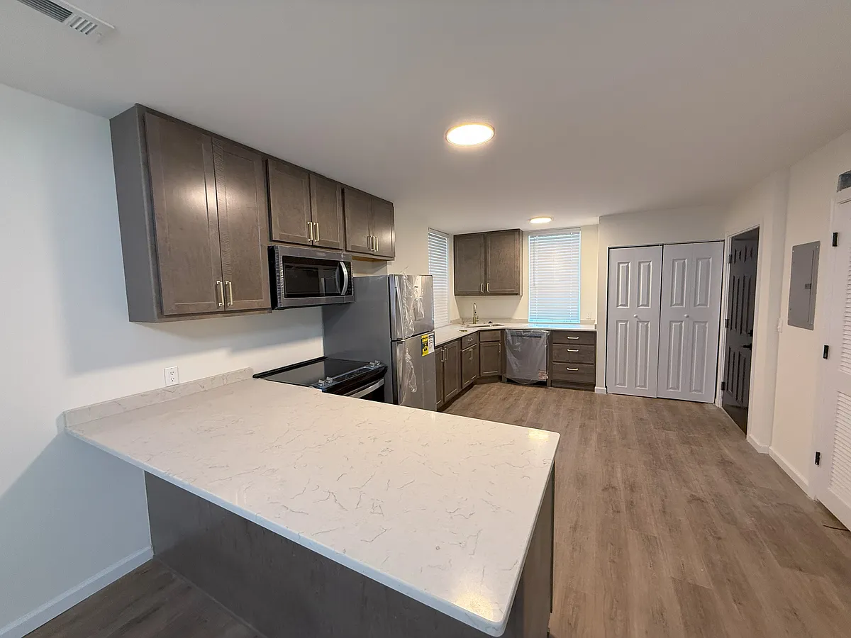 Building Photo - 2900 Colerain Ave #6