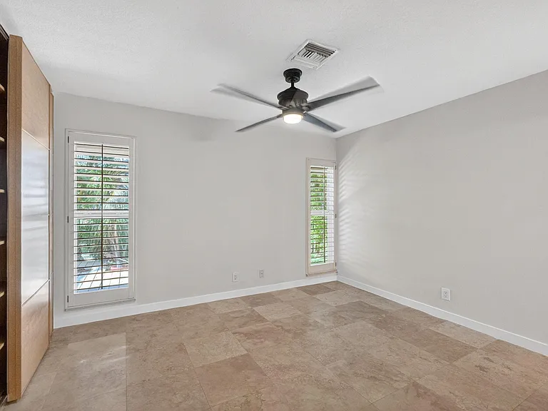 2213 NE 16th St — Photo 33