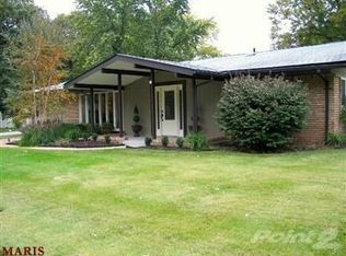 1701 Rathford Dr, Saint Louis, MO 63146