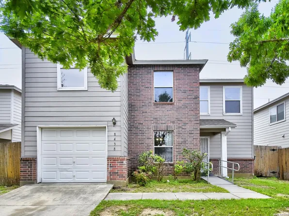8438 Adams Hill Dr., San Antonio, TX 78227