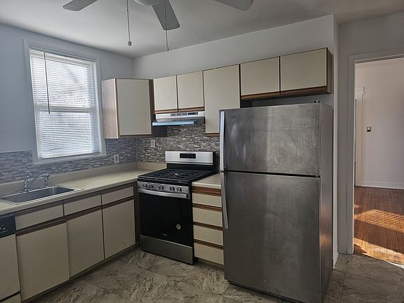 2nd image of 275 Grove St Floor 1