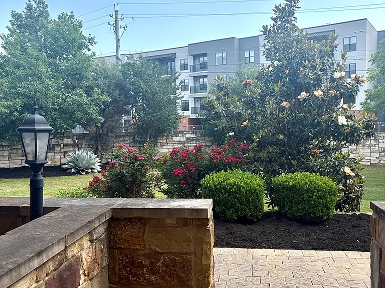 13800 Lyndhurst St — Photo 3