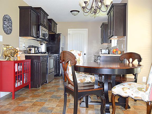 4th image of 532 Tracy Ln