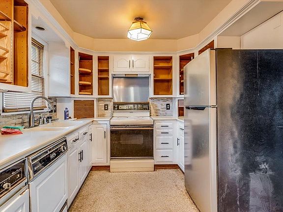 4th image of 2635 S Hiram Ave