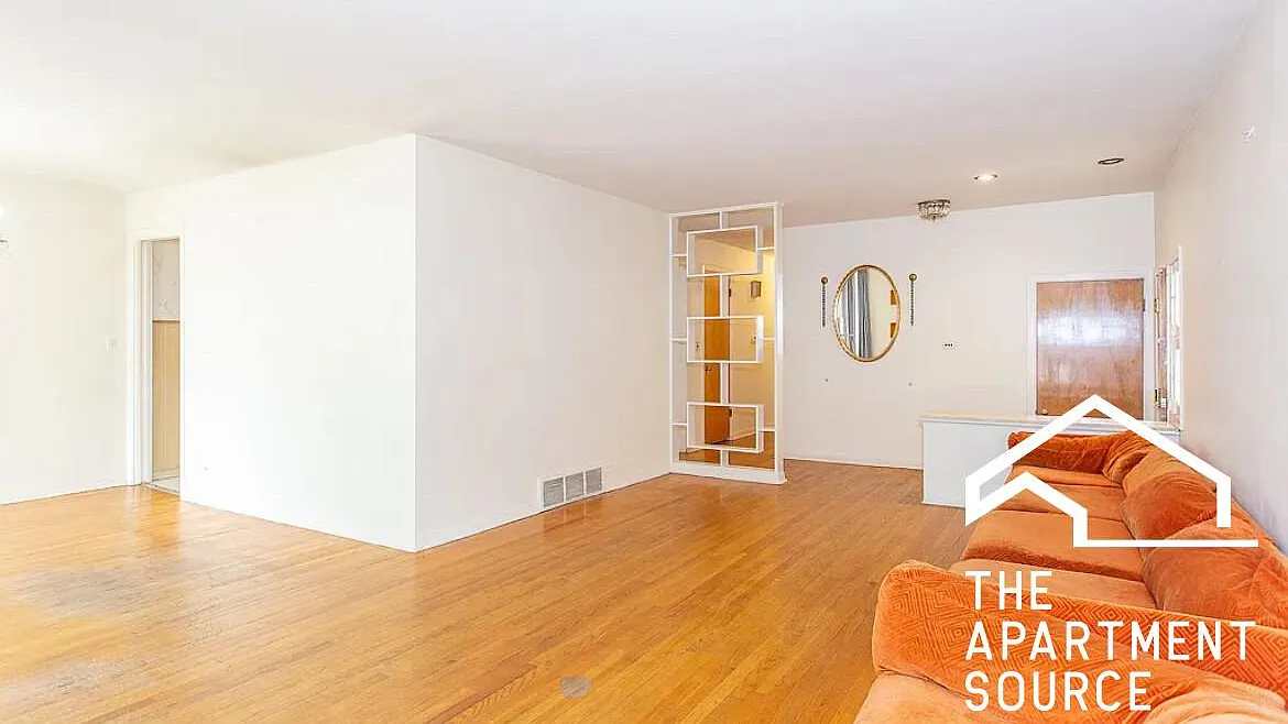 7407 North California Avenue — Photo 3