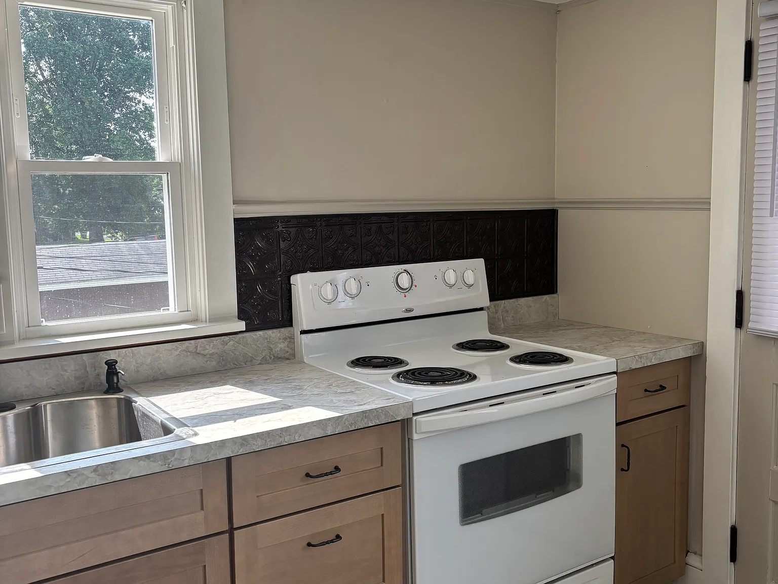 331 Eldred St — Photo 4