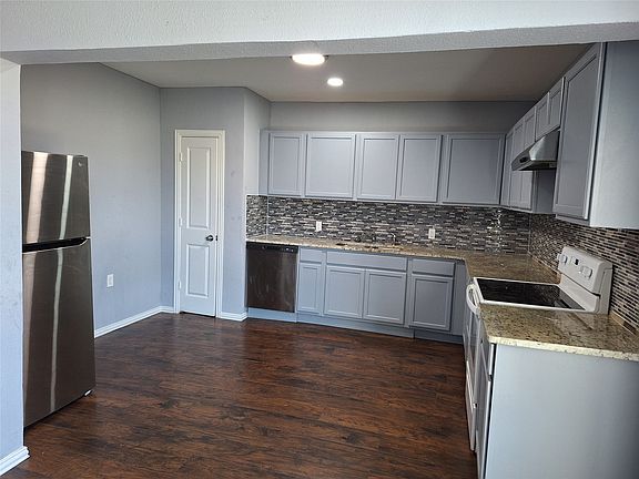 5th image of 3913 Lee St