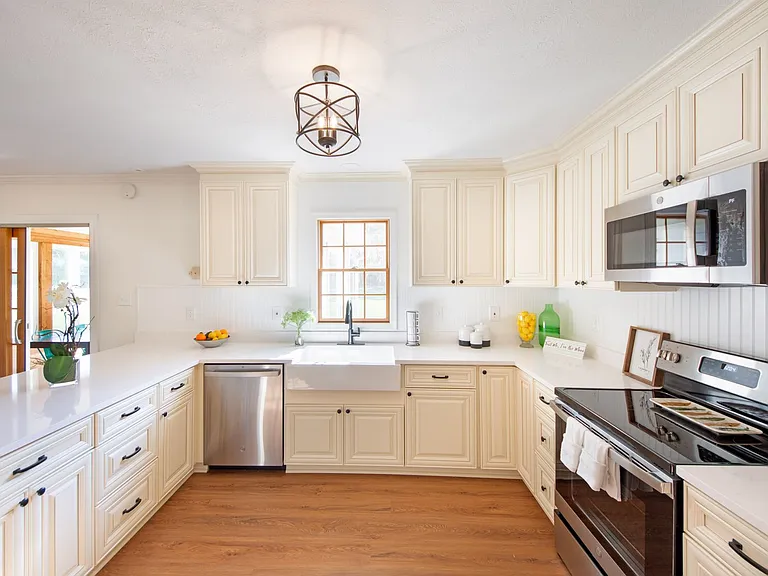 105 King George Ct — Photo 4