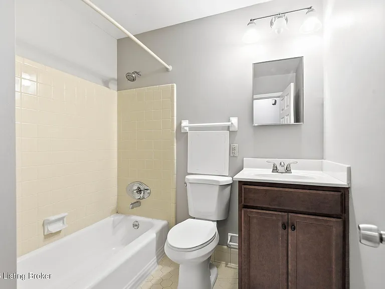 2403 Silverbrook Ave — Photo 30