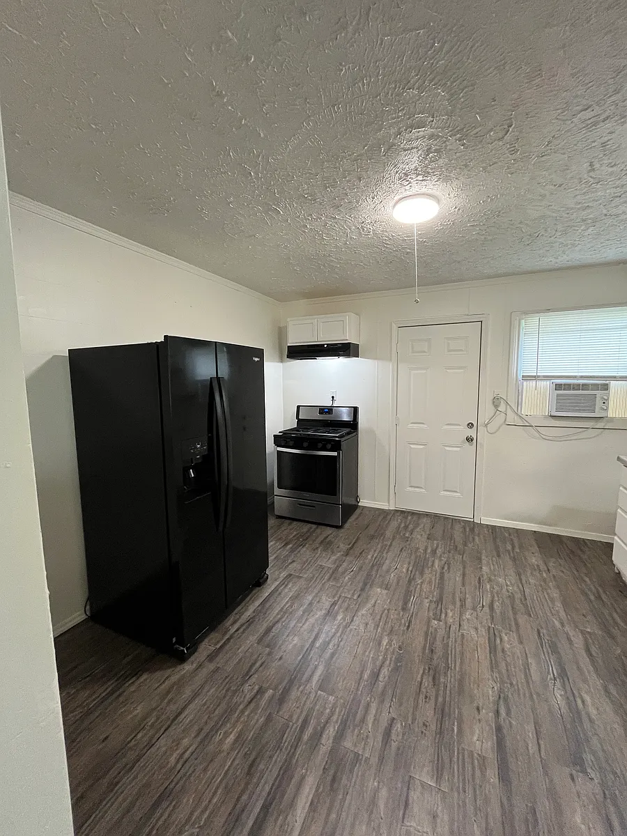 Building Photo - 1202 Bernice Dr