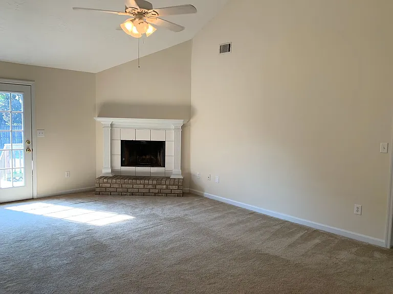 225 Taylor Cir — Photo 6