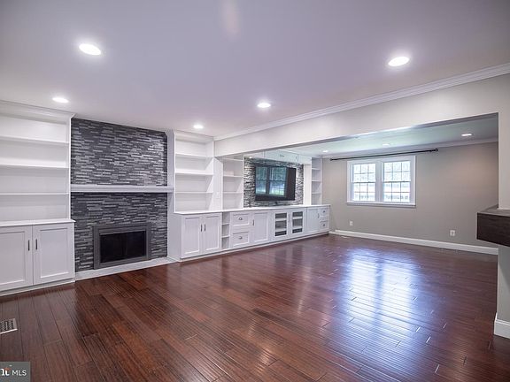 5th image of 4836 Gainsborough Dr