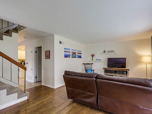 4th image of 9869 Park Crest Ln