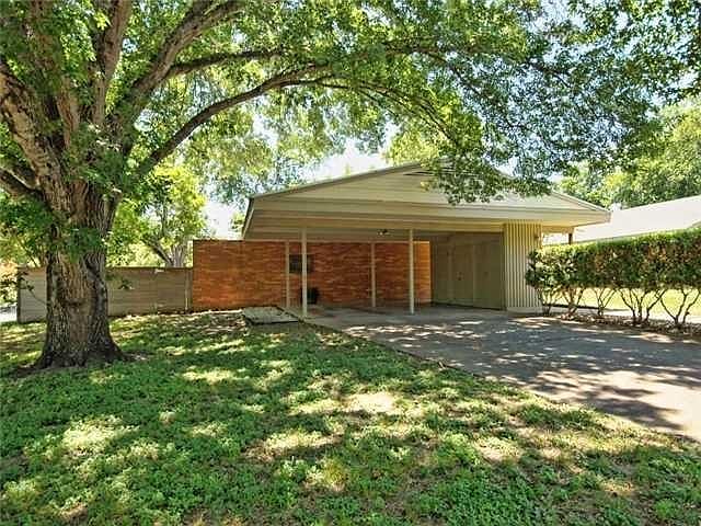 Front Yard. Corner Lot. Beautiful Tree. 2 Carports and stora