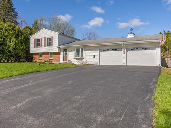 202 Resseguie Dr, Syracuse, NY 13209