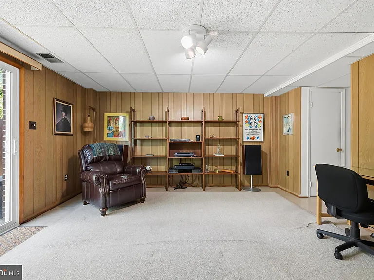 8350 Glastonbury Ct — Photo 28