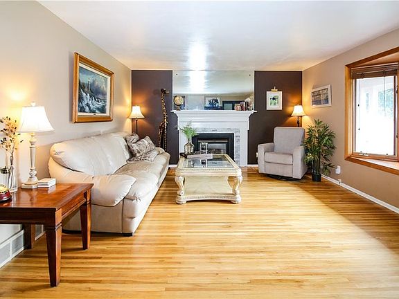 4th image of 16 Tall Acres Dr