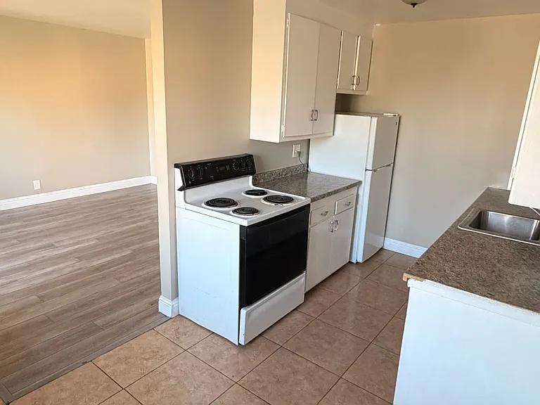 6840 Macarthur Blvd #8 — Photo 11