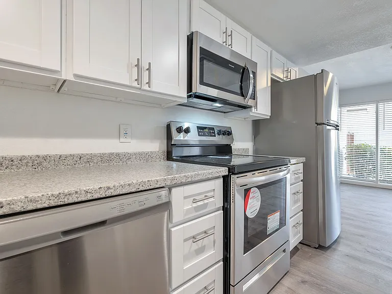 1815 W Tuckey Ln — Photo 25