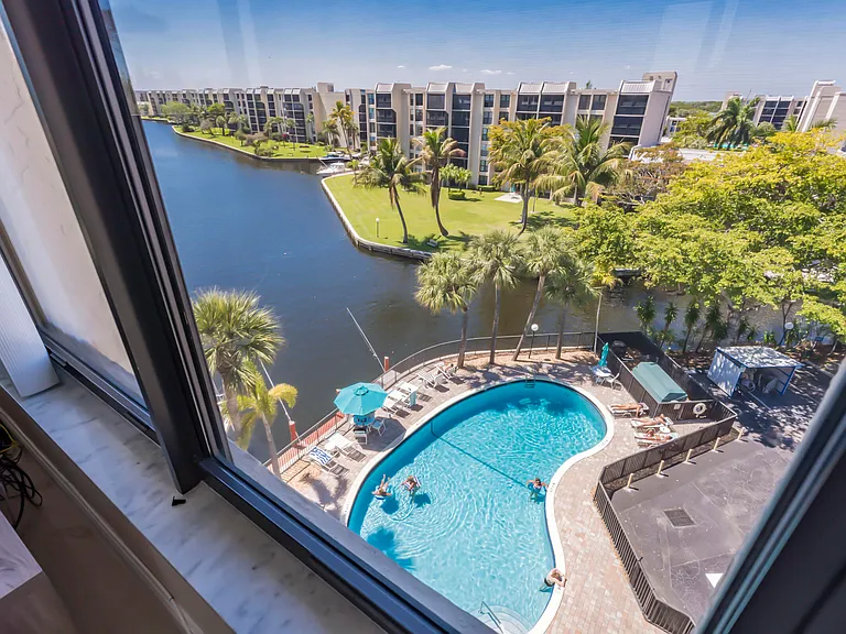 22 Royal Palm Way #606 — Photo 2
