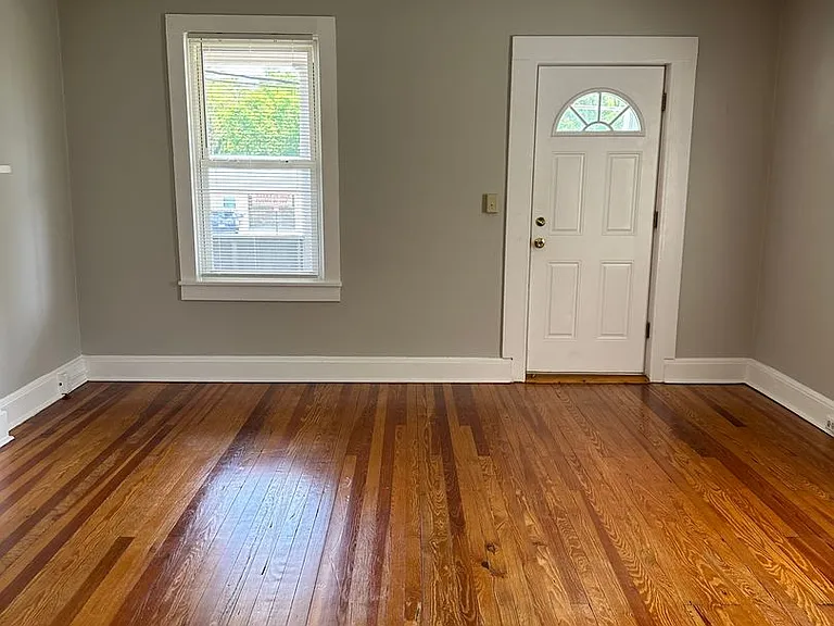 215 Millwood Ave — Photo 2