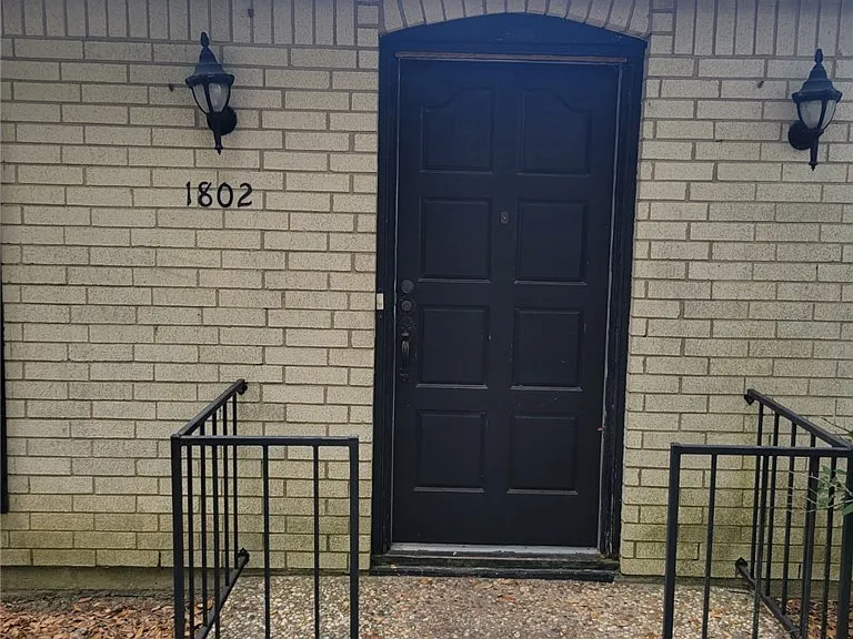 1802 Leona Dr — Photo 2