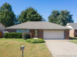 3606 Redbud Dr, Sand Springs, OK 74063