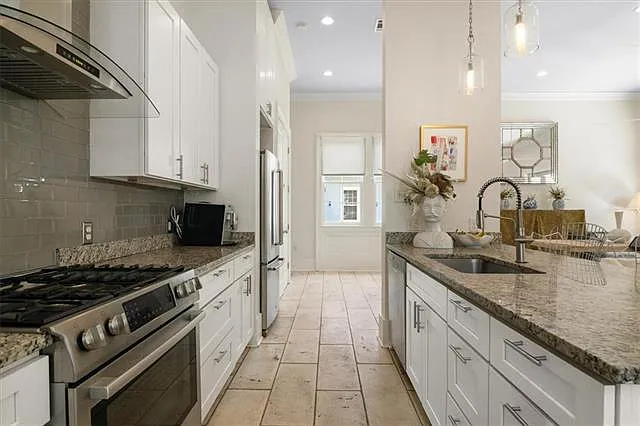 3940 Camp St — Photo 28